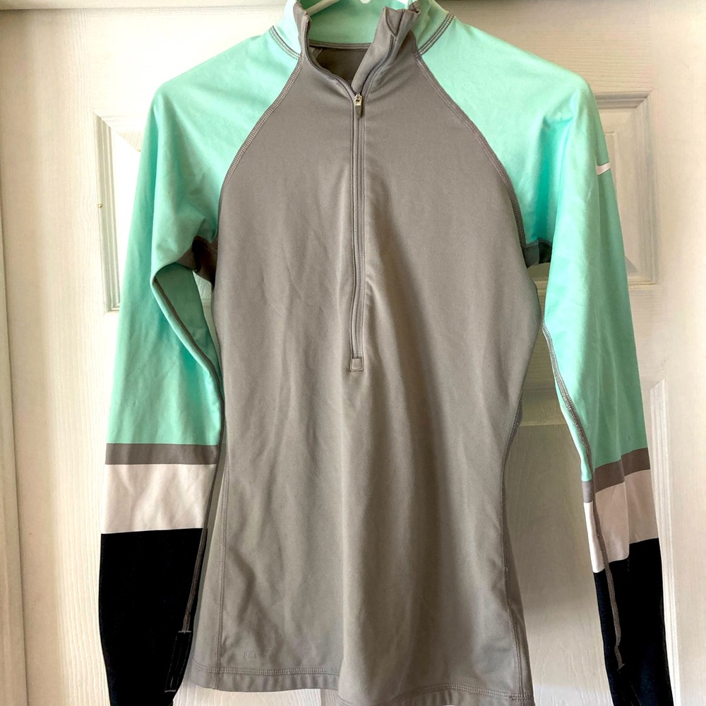 Nike Pro half zip pullover women’s size small